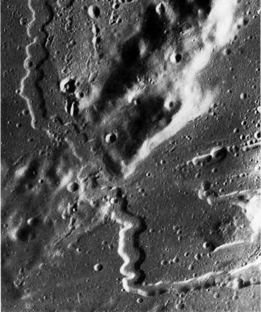 FIGURE 193. - A larger scale view of part of the area of figure 192 shows the bend in Rima Prinz II.